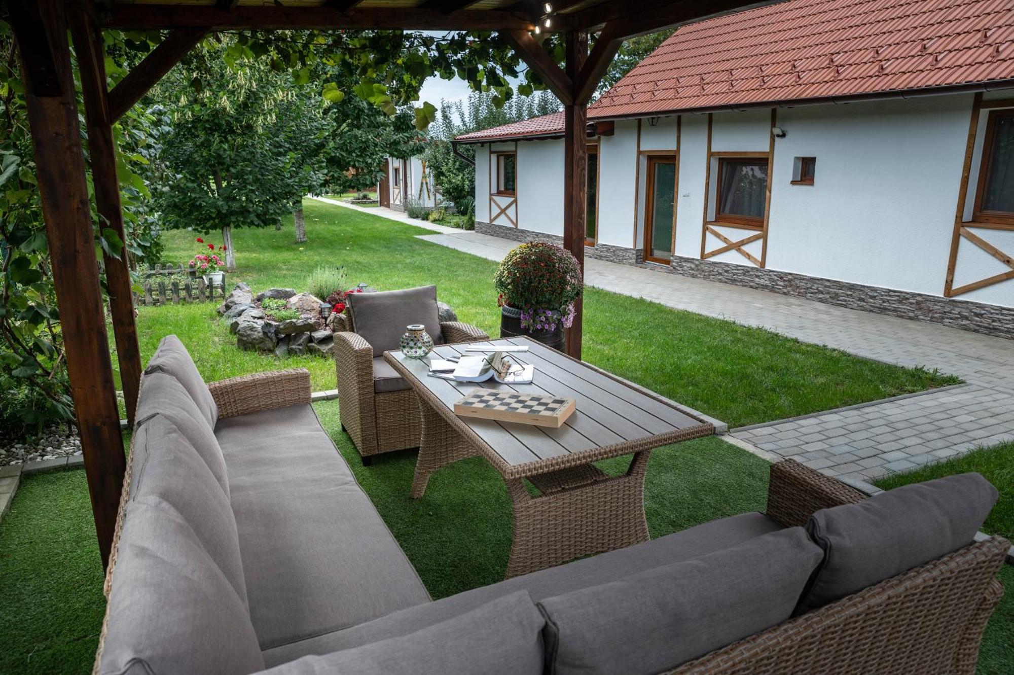 Magda Garden Hotell Cîrţişoara Exteriör bild